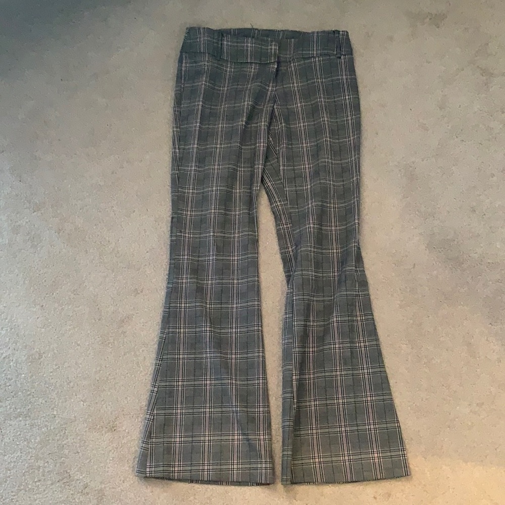 Grey and light link plaid trousers